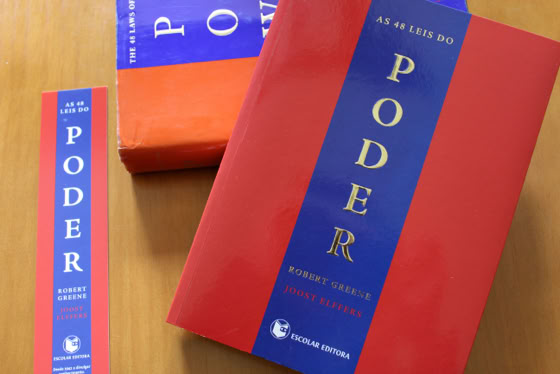 Capa da versão portuguesa editada pela Escolar Editora